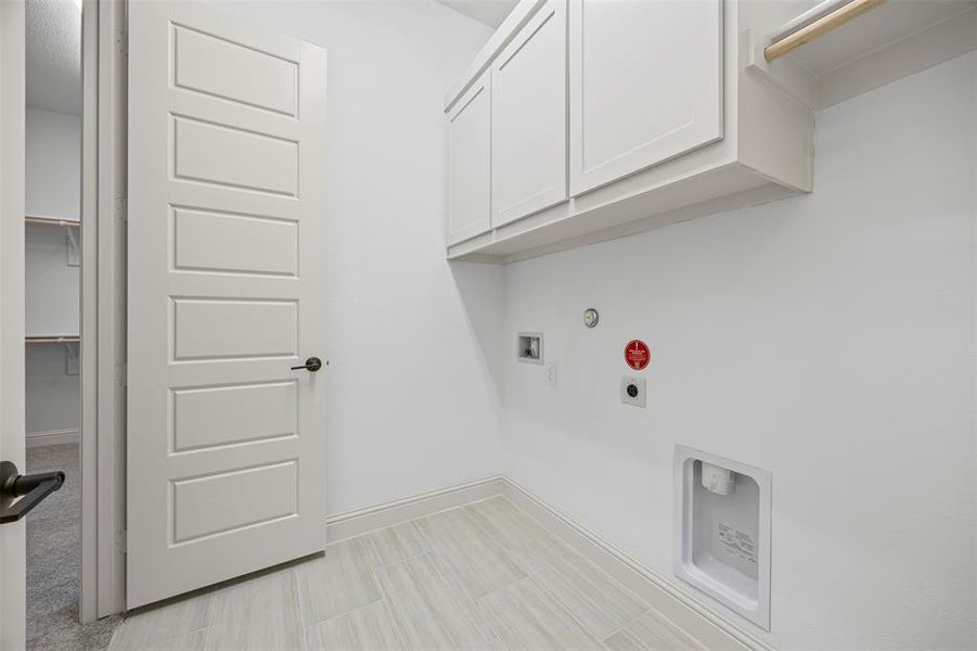 Spacious, unfurnished interior of a new home in Tuscan Estates (1 Acre Lots), Waxahachie (Image 14). Spacious, unfurnished interior of a new home in Tuscan Estates (1 Acre Lots), Waxahachie (Image 14).