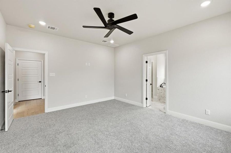 Spacious, unfurnished interior of a new home in , Bridgeport (Image 20).