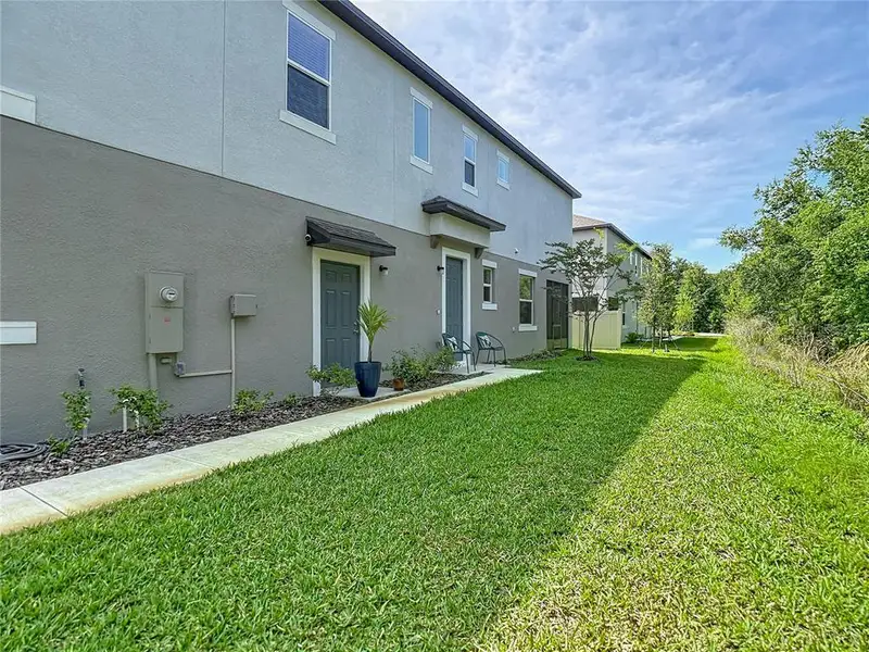 Exterior details and patio area of a home in , Tampa (Image 4).