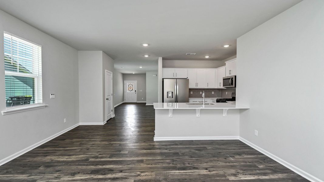 Spacious, unfurnished interior of a new home in Sease's Pond, Gilbert (Image 15).