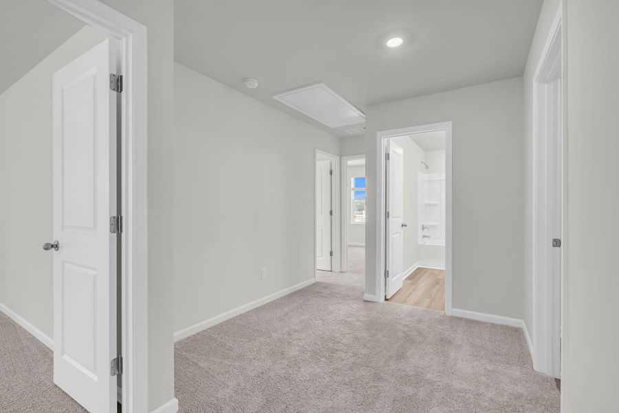Spacious, unfurnished interior of a new home in Wildcat Chase, Summerville (Image 22).