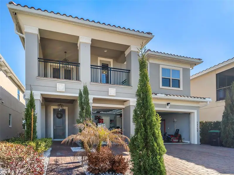 Exterior details and patio area of a home in , Orlando (Image 3).