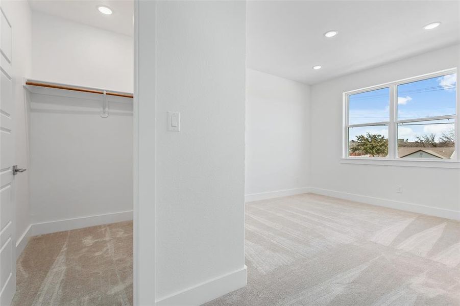 Spacious, unfurnished interior of a new home in , Richardson (Image 19).