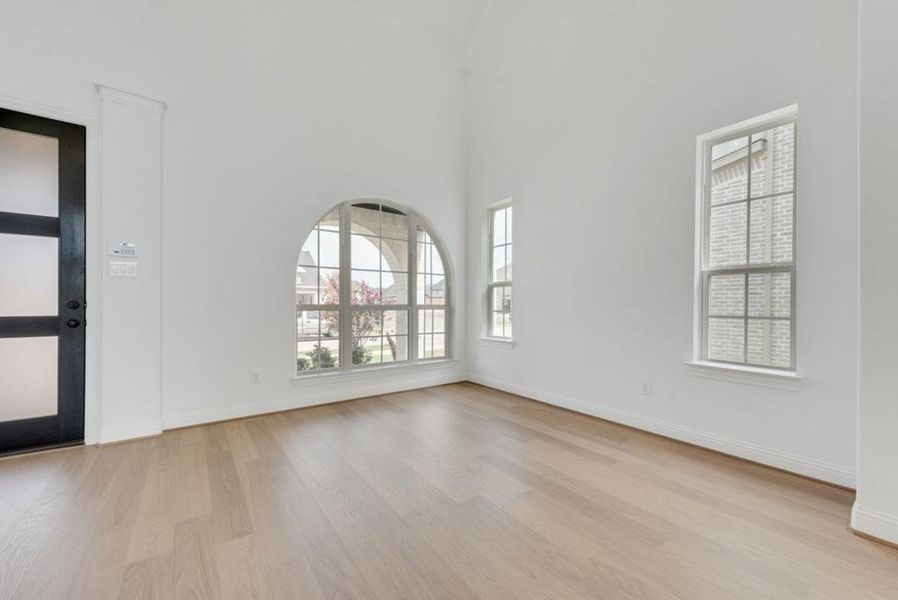 Spacious, unfurnished interior of a new home in Dominion of Pleasant Valley, Wylie (Image 15). Spacious, unfurnished interior of a new home in Dominion of Pleasant Valley, Wylie (Image 15).
