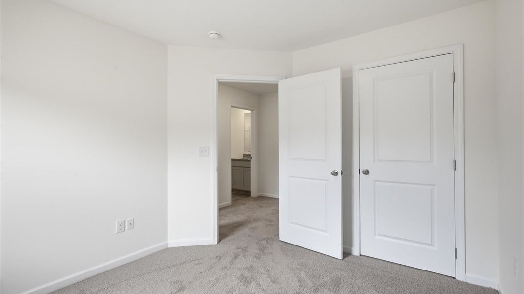 Spacious, unfurnished interior of a new home in Cherokee Crossing, Kodak (Image 18).
