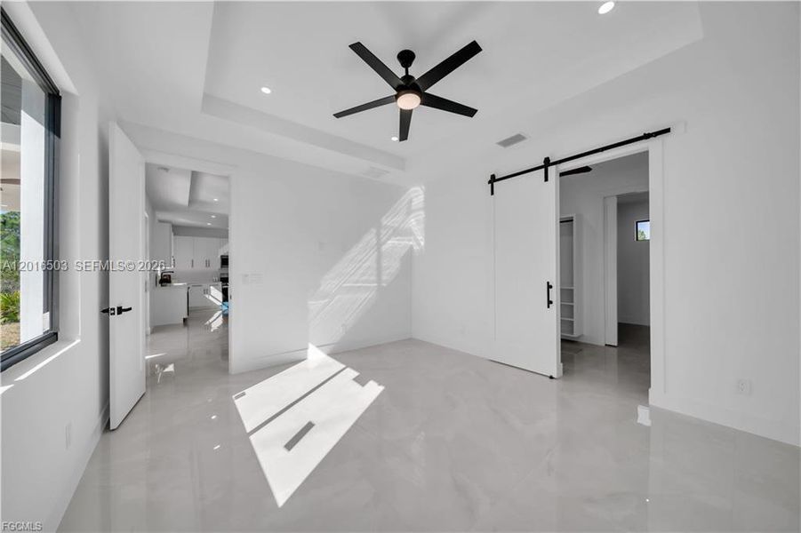 Spacious, unfurnished interior of a new home in , Lehigh Acres (Image 33).