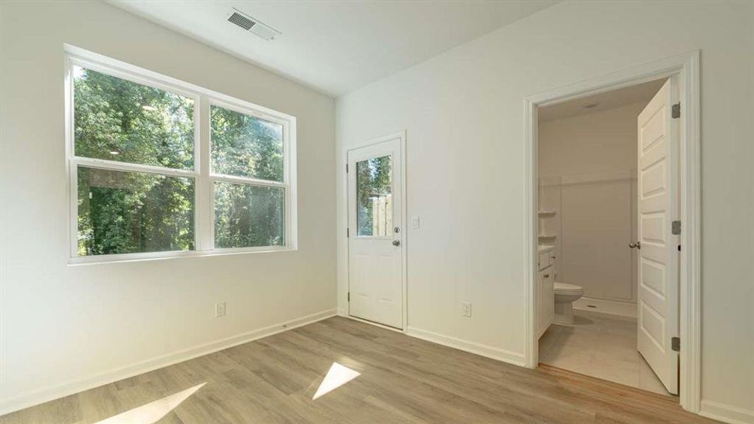 Spacious, unfurnished interior of a new home in Benteen Reserve, Atlanta (Image 9). Spacious, unfurnished interior of a new home in Benteen Reserve, Atlanta (Image 9).