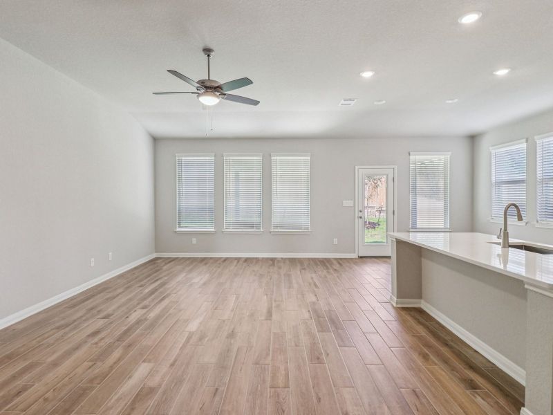 Spacious, unfurnished interior of a new home in Carmel Ranch, Schertz (Image 16). Spacious, unfurnished interior of a new home in Carmel Ranch, Schertz (Image 16).