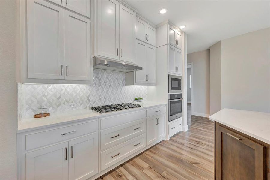 Furnished interior view inside a new home in Sandbrock Ranch, Aubrey (Image 10).