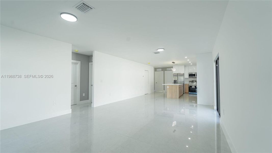 Spacious, unfurnished interior of a new home in , Miami (Image 28).