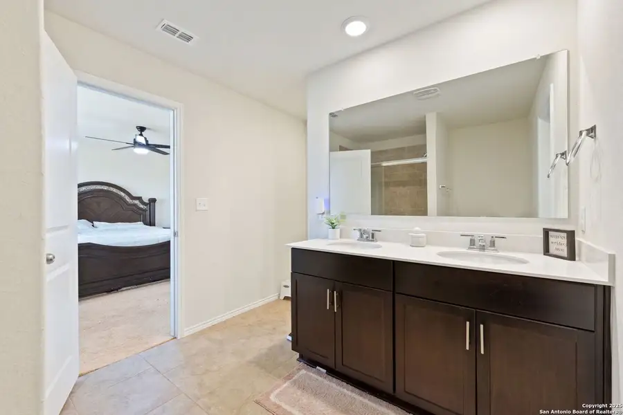 Furnished interior view inside a new home in Cinco Lakes, San Antonio (Image 11). Furnished interior view inside a new home in Cinco Lakes, San Antonio (Image 11).