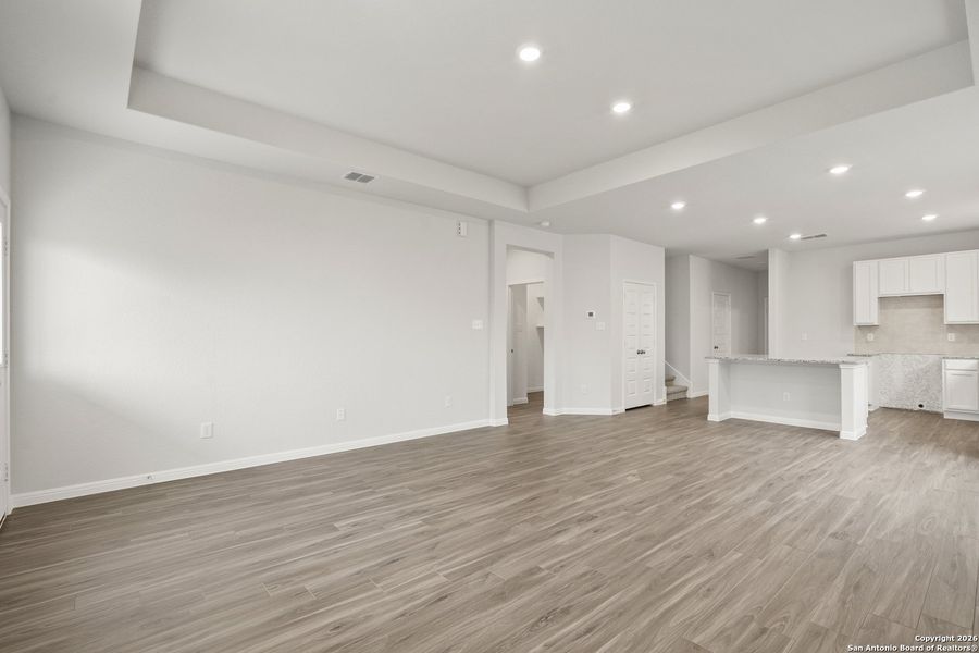 Spacious, unfurnished interior of a new home in Cinco Lakes, San Antonio (Image 14).