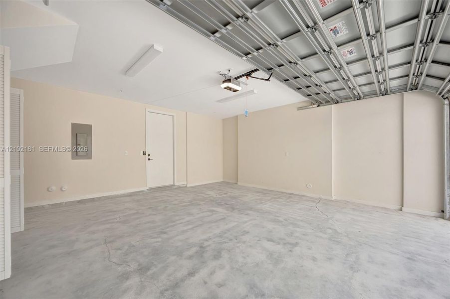 Spacious, unfurnished interior of a new home in , Miami (Image 19).