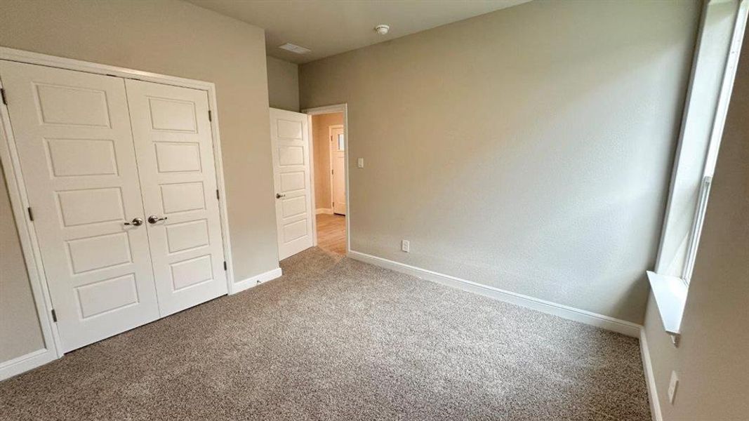 Spacious, unfurnished interior of a new home in Rock Creek Ranch, Fort Worth (Image 16).