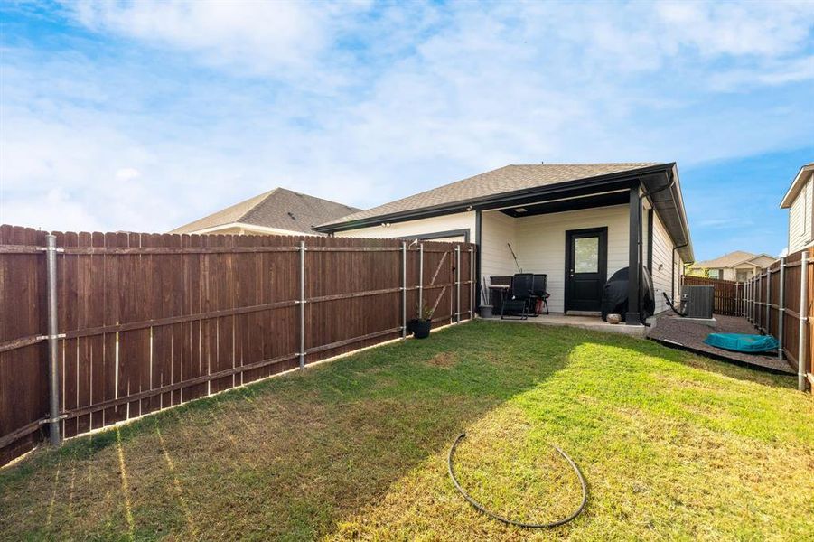Exterior details and patio area of a home in The Overlook, Fort Worth (Image 3).