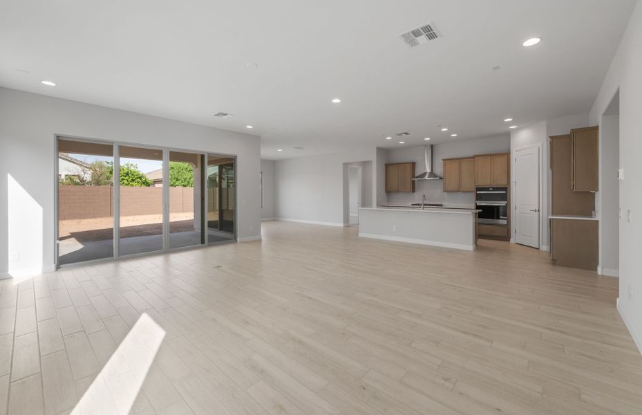 Spacious, unfurnished interior of a new home in Artisan at Asante, Surprise (Image 26).