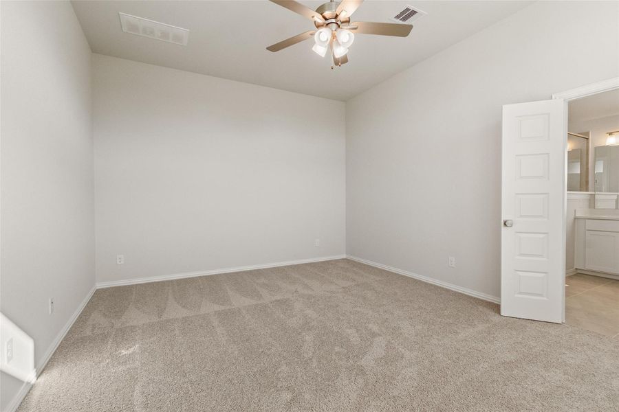 Spacious, unfurnished interior of a new home in Sunterra, Katy (Image 20).