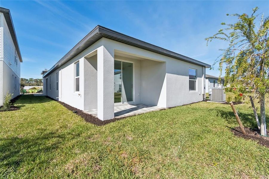 Exterior details and patio area of a home in Southpointe, Palmetto (Image 4).