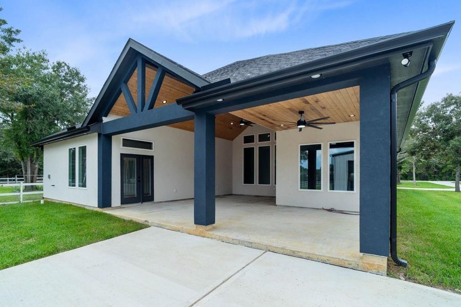 Nice big patio to entertain Nice big patio to entertain