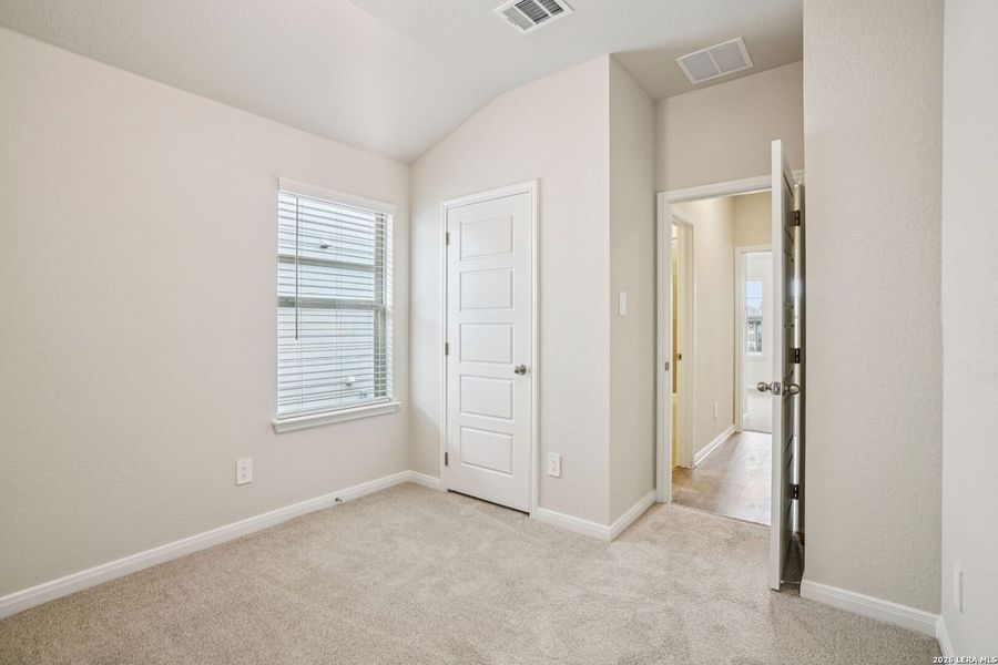 Spacious, unfurnished interior of a new home in Catalina, Converse (Image 19).