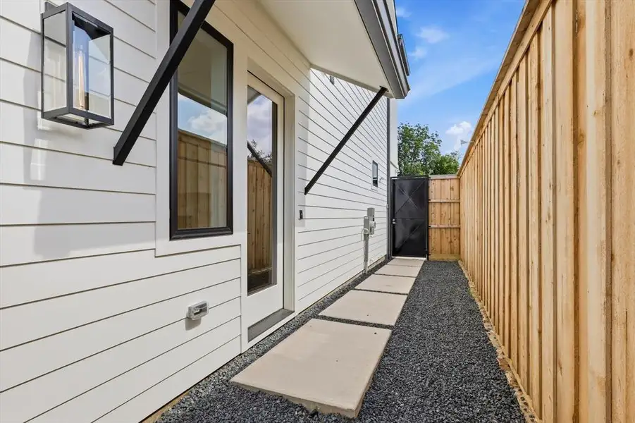 Exterior details and patio area of a home in , Dallas (Image 3).
