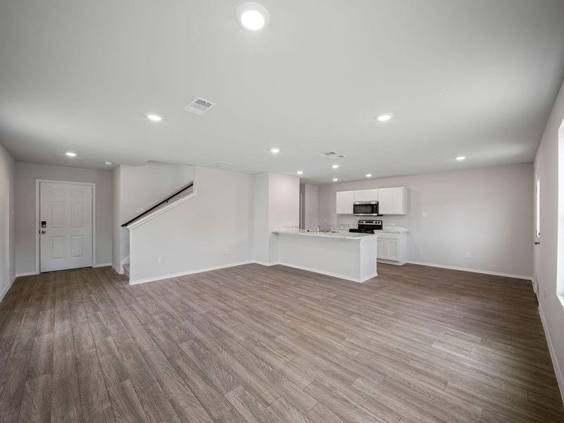 Spacious, unfurnished interior of a new home in Stoney Ridge, Hudson (Image 23).