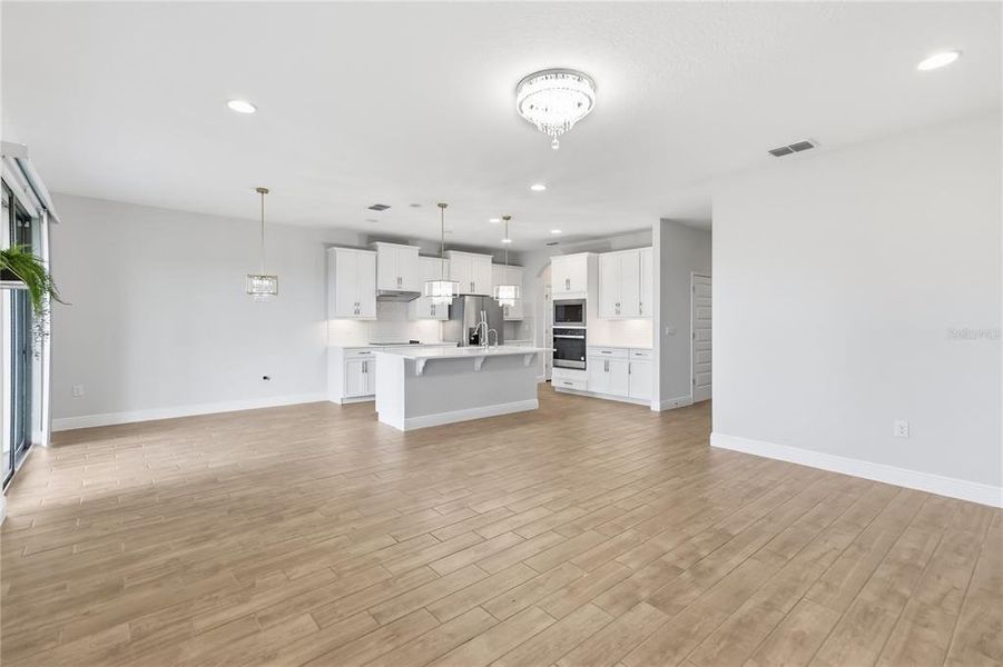 Spacious, unfurnished interior of a new home in , Winter Garden (Image 22).