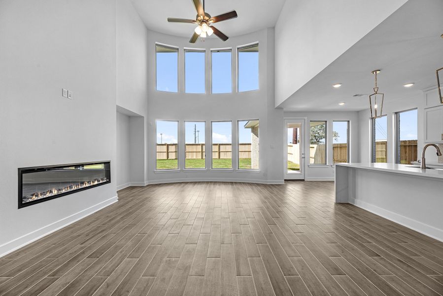 Spacious, unfurnished interior of a new home in Sienna, Missouri City (Image 17).