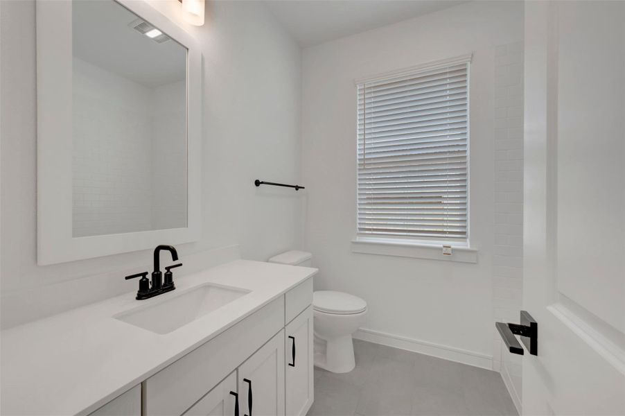 Hall bath (*Photo not of actual home and used for illustration purposes only.)