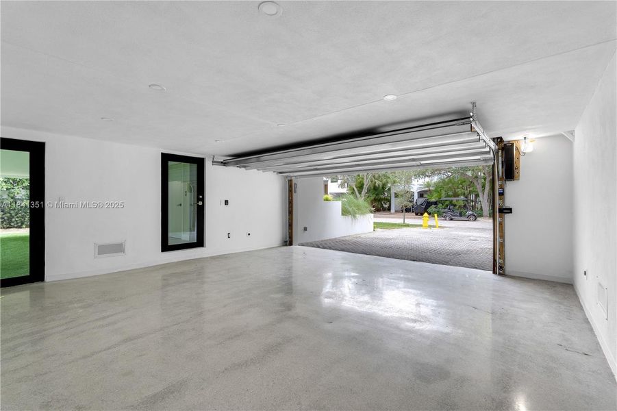 Spacious, unfurnished interior of a new home in , Key Biscayne (Image 39). Spacious, unfurnished interior of a new home in , Key Biscayne (Image 39).