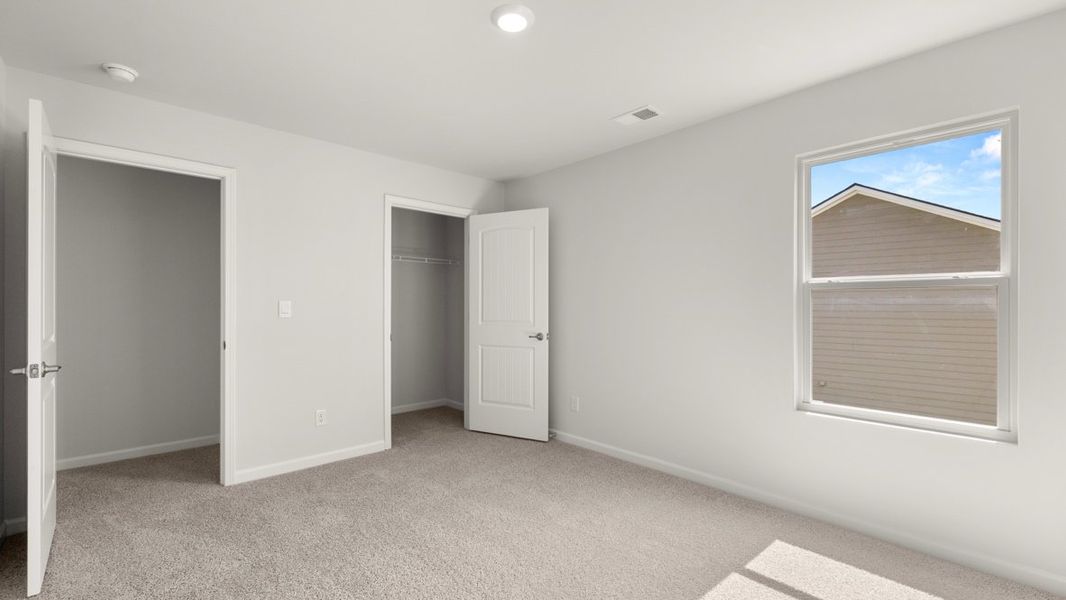 Representative unfurnished interior of a home built from the Green by D.R. Horton in Fairway 17 at Mirror Lake, Villa Rica (Image 47).