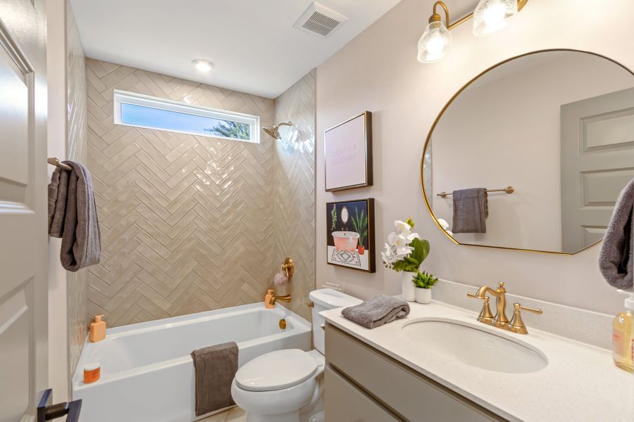 Representative furnished interior of a home built from the Huxley by Fischer Homes in Veranda Manor, Canton (Image 34).