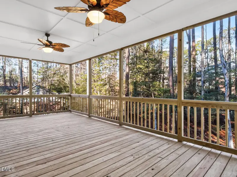 025-1280x960-screened-porch