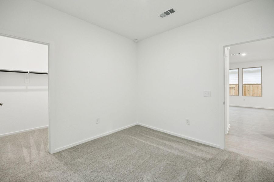 Spacious, unfurnished interior of a new home in Crosby Farms, Crosby (Image 11).