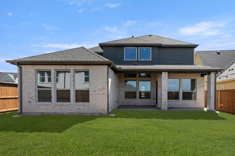 Exterior details and patio area of a home in Inspiration, Lucas (Image 3).