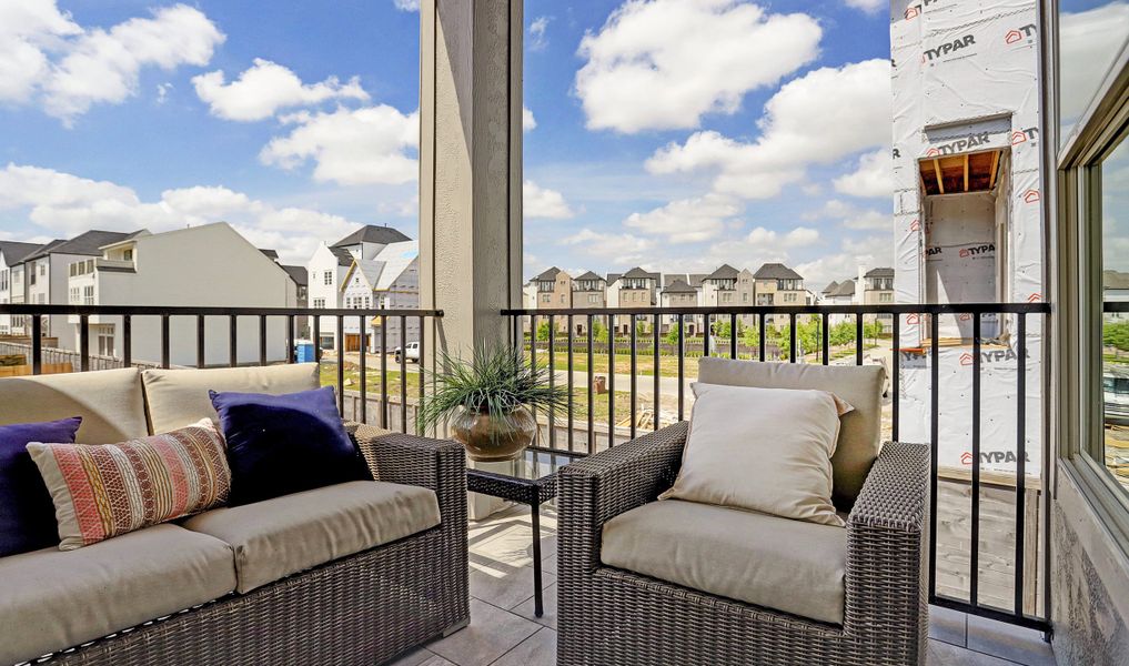 Second floor covered patio