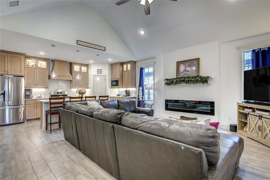Furnished interior view inside a new home in , Lavon (Image 31).