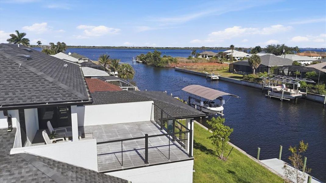Exterior details and patio area of a home in , Port Charlotte (Image 28).
