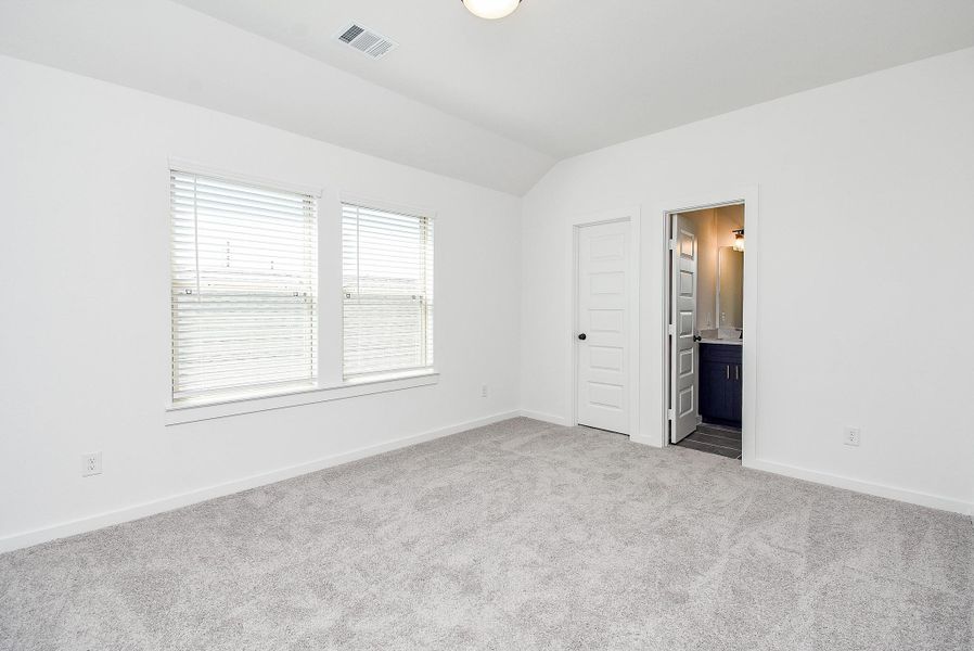 Spacious, unfurnished interior of a new home in Glendale Lakes, Arcola (Image 28).