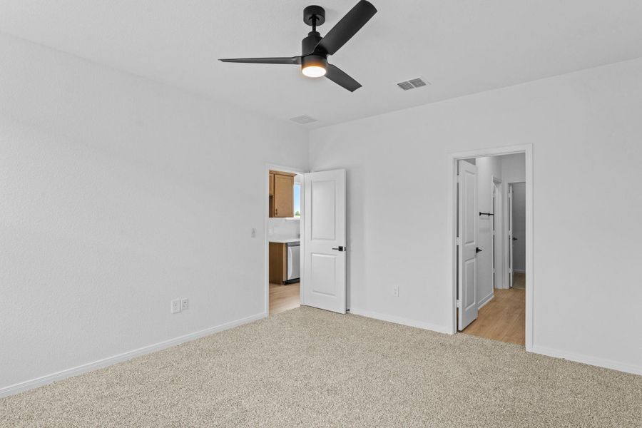 Spacious, unfurnished interior of a new home in Avery Centre, Round Rock (Image 13).