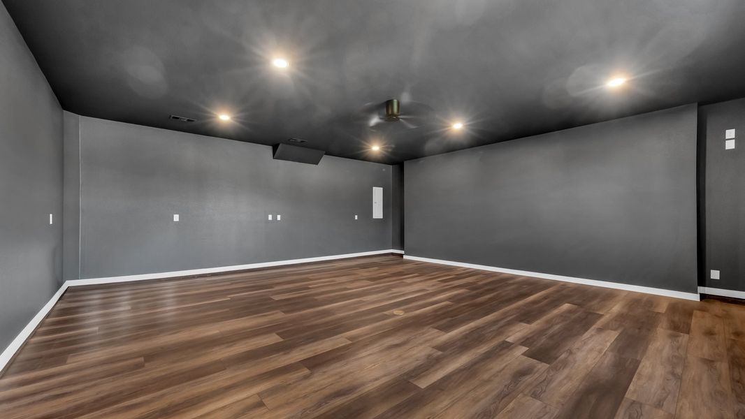 Spacious, unfurnished interior of a new home in Oak Water Ranch, Granbury (Image 21).