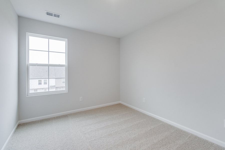 Spacious, unfurnished interior of a new home in Astoria, Columbia (Image 25).