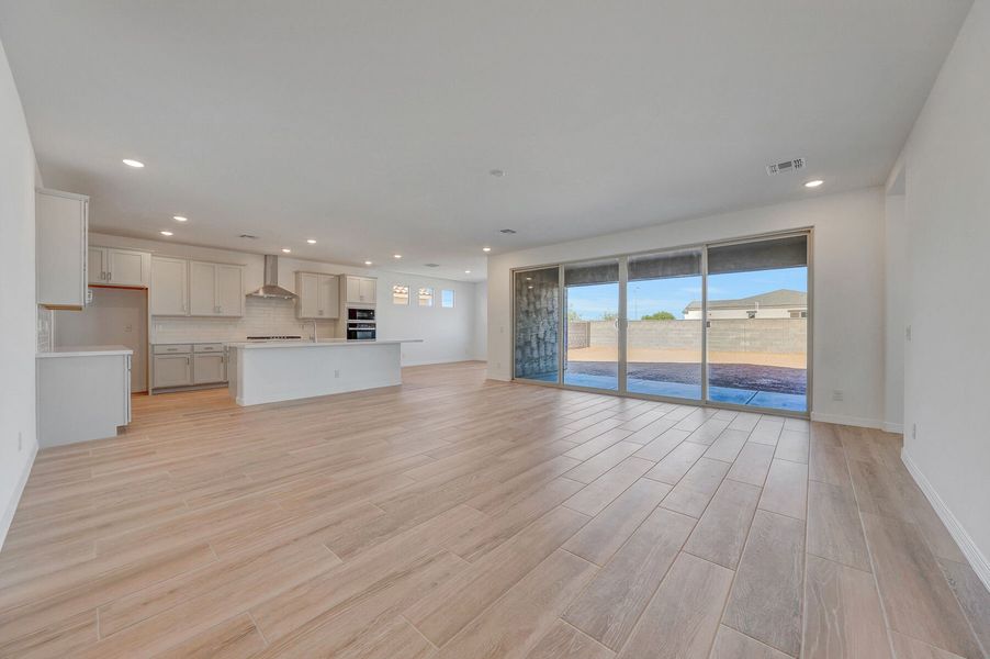 Spacious, unfurnished interior of a new home in Tierra Vistoso, Surprise (Image 9).