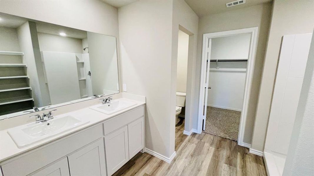 Furnished interior view inside a new home in Sunnycreek, Fort Worth (Image 7).