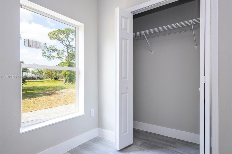 Spacious, unfurnished interior of a new home in , Sebring (Image 20).