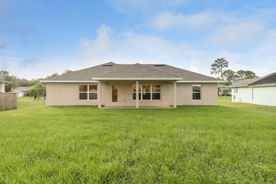 Exterior details and patio area of a home in Gatlin, Port St. Lucie (Image 3).