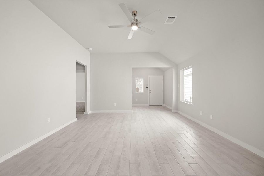 Spacious, unfurnished interior of a new home in Cypresswood Landing, Humble (Image 19).