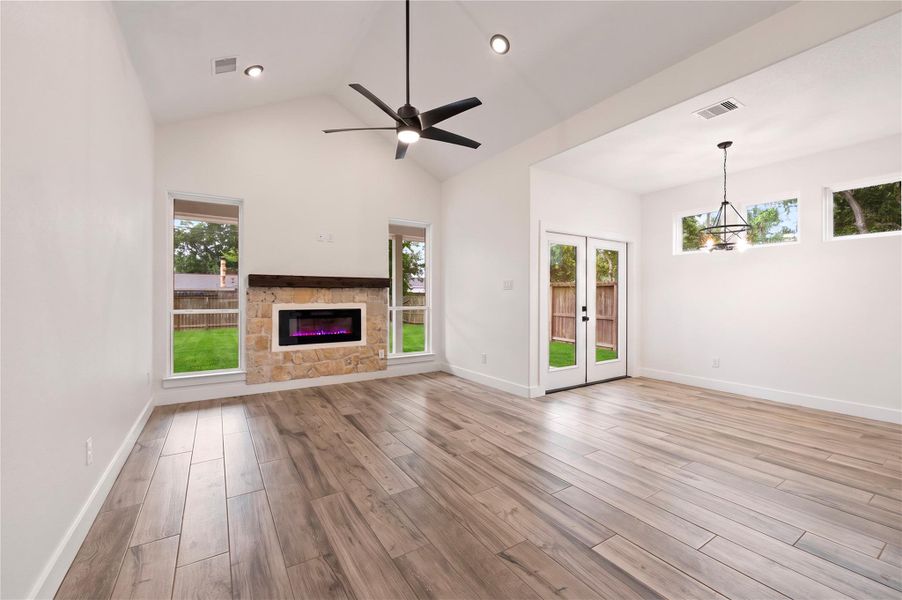 Spacious, unfurnished interior of a new home in , Texas City (Image 16).