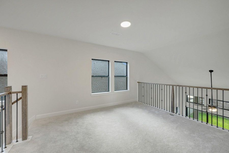 Spacious, unfurnished interior of a new home in Sienna - Grove Collection, Missouri City (Image 17).