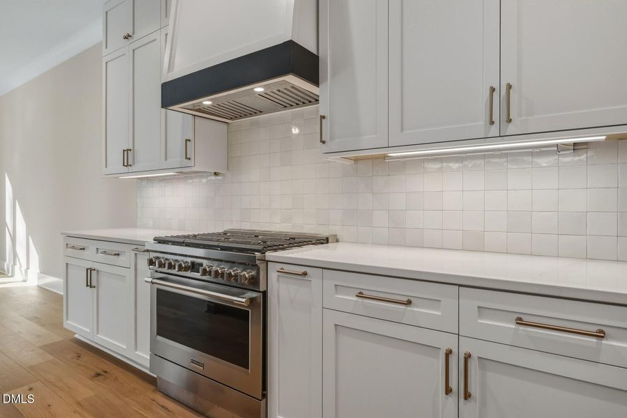 8017 Bud Morris (21) 8017 Bud Morris (21)